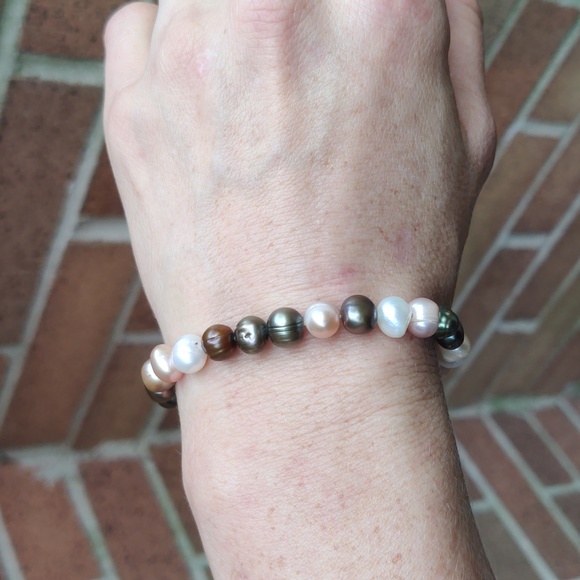 Gorgeous Pearl Bracelet - Picture 4 of 4